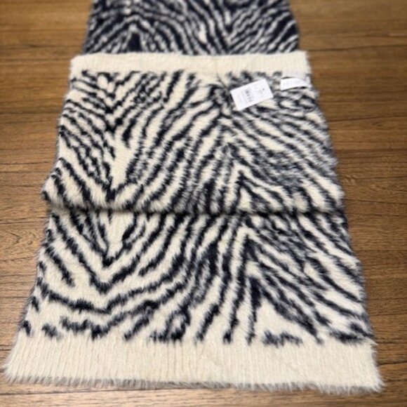 LOFT Tiger Stripe Blanket Scarf - Picture 7 of 11
